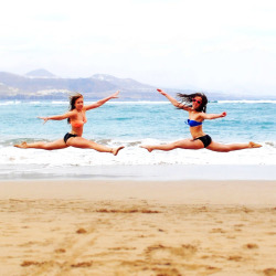 Gymnastics on We Heart It - http://weheartit.com/entry/63812345/via/glowinginthedarkness   Hearted from: http://linter.blogg.se/