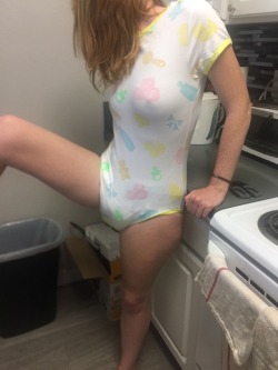 babytabbycat:In my new little for big onesie with a carousel diaper and a stuffer