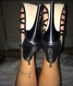 hwlover:  An ANKLET is what every wife should wear ……… Tell the world you ARE a hotwife and your hubby is a cuckold…..The key just adds to his humiliation of the world knowing his little weenie is locked up……