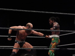 cobra-la-la-la-la-la&ndash;clutch:  Kofi Kingston v Cesaro - WWE Live Toronto 06.07.14