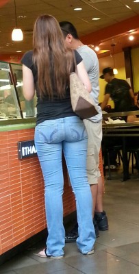 mycandid:  New post #hollisterbooty #candid #streetbooty #candidfeet love the way hollister jeans look on them.
