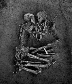 corpsenun:  Archaeologists have unearthed two skeletons from the Neolithic period locked in an eternal embrace and buried outside Mantua, Italy, just 25 miles south of Verona, the city where Shakespeare set the star-crossed tale of Romeo and Juliet. 
