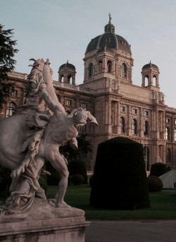 moonmenstolemytelescope: ghostlywriterr: Natural History Museum. Austria  This is a badass museum, just so yall know 