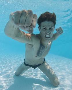 michel-pierre:Daniel Jensen barefaced and bulging underwater