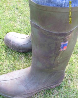 farmboy84hh:  My Gear  Gum boots,  or cum