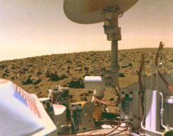 astronomyblog:   A boulder-strewn field of red rocks stretches across the horizon in this self-portrait of Viking 2 on Mars’ Utopian Plain. Viking 2 landed Sept. 3,1976, some 4,600 miles from the twin Viking 1 craft, which touched down on July 20.