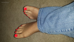 Aristtaroxxx:  Someone Asked For New Foot Pictures. Enjoy The Neon Polish! I Had
