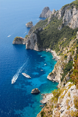 travelingcolors:  Beautiful Capri, Campania