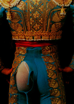 void-dance:   Photo by Peter Müller: After a close call: César Rincón in his bullfight suit, Germany 2000  