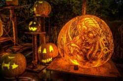 devilduck:  These awesome jack-o’-lanterns were made by a marvelous crew of carvers from Passion for Pumpkins at Roger Williams Park Zoo in Providence, Rhode Island. That’s where the acclaimed Jack-O-Lantern Spectacular takes place. From October 3rd