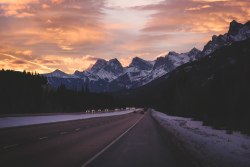 teenageworri3s:  5 years from now you and your girlfriend/wife decide to go on a road trip, the skies change, the mountains start to arise, and just when you think everything cant get more beautiful you look over and see her smiling because you know there