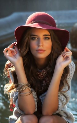lovethatbeauty:This pristine beauty is Spanish model Clara Alonso.  This is simply gorgeous, and her hat is perfect!  Divine……