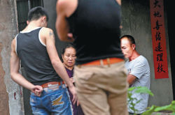 fuckyeahchinesebl:  The most difficult part of being in a gay relationship in China is often when the couple goes home and breaks the news to parents (good article)  (since a few of you asked about homosexuality in China&hellip;)