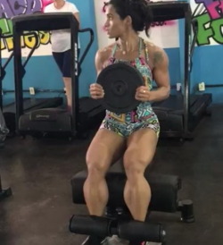 More about her : http://www.her-calves-muscle-legs.com/2018/12/clarice-andrade-muscular-calves.html