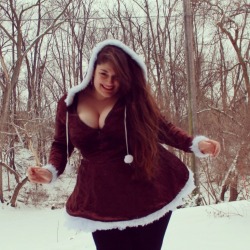 thecurvyshade:  molotowcocktease:Snow Fatushka  Lovely winter photoshoot. I know spring’s almost here but what the heck, it’s still covered in snow over here!