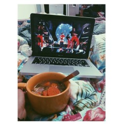 Sick at home, watching the #vma with Mummas chicken and veg soup! #yum #kendricklamar #instafood #soup #vsco