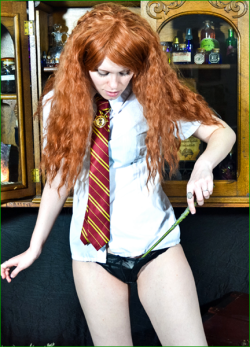 cosplay-77:  Hermione’s new Trick*