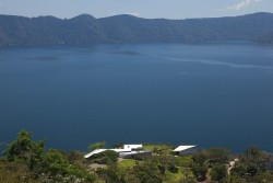 ombuarchitecture:  Cardedeu Lago de Coatepeque • El Salvado