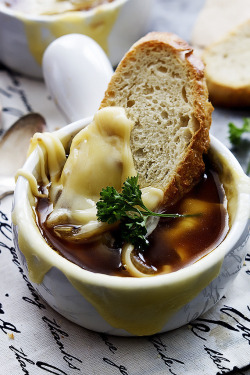 nom-food:  Slow cooker french onion soup