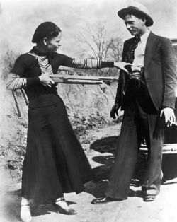 variyadevoldcurosities:  Bonnie and Clyde