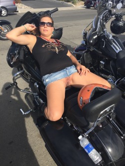 hotwife8477:  Having fun at a street vibrations!!! There were lots of people walking by