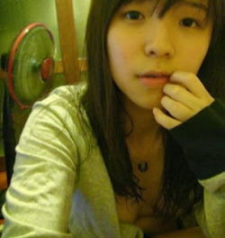tiewtiewtiew:  Camwhore or innocent ???