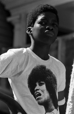 soldiers-of-war: USA. California. Oakland. 1970. A young supporter of the Black Panthers wearing a t-shirt depicting Angela Davis. Photograph: Stephen Shames/Polaris 