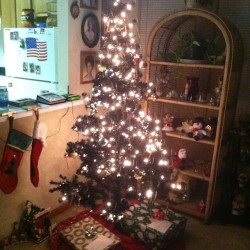 Can&rsquo;t tell it, but it&rsquo;s a black Christmas Tree \m//