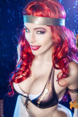league-of-legends-sexy-girls:  Miss Fortune Cosplay