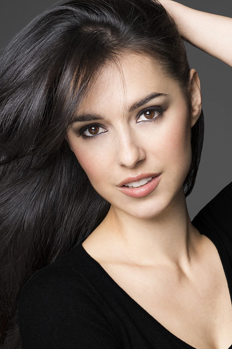 style-beauty-passion:  Cristina Brondo, Spanish film actress.  &lt;3  A beautiful