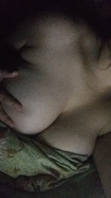 nerd-nugget:  night time. naked time.