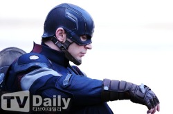 ittybittymanatee:  k4nine:  Captain America(Chris Evans), at the set of Avengers2 Age of Ultron  april 4, 2014 press photo  A FOR AVENGERS ON THE COSTUME 