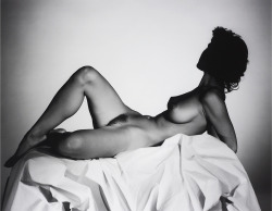 tendernudes:John Swannell, Reclining Nude, 1991.