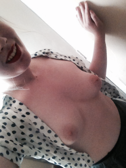 Redlipschokesandwhips:  I’m Horny In The Office So I’ve Gone To The Toilets To