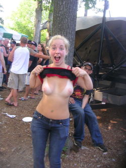 girlsnakedinpublicplaces:  For more female public nudity, Please check out GIRLS NAKED IN PUBLIC!