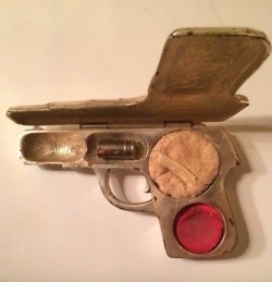 rosebudmouth:  flowerfingers:  Ladies makeup compact fashioned in the shape of a pistol – complete with powder, cheek rouge and lipstick in the shape of a bullet, ca.1920  I need want deserve a pistol shaped make up compact from the 20s 