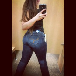realashleyskyy:  Throwback yesterday.. I like these jeans. .so I got ‘em.  Mommas got it that ten piece for sure