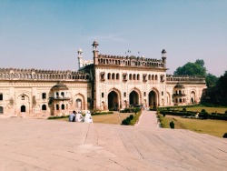 jasminvoegtate:bennetttttt:Bara Imambara / Asafi Masjid in Lucknow, India.  This is one of my favorite pieces of architecture in tge world.