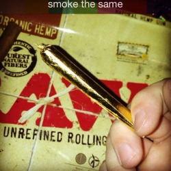weedporndaily: Nafsterr: Shine 24kt Gold Joint. We dont smoke the same! #stonersunday 