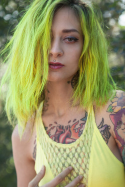 theresamanchester:  Is anyone else as crazy about my summer hair color as I am? One from the set “Neon Blonde” on @zivity http://www.zivity.com/models/Manchester/photosets/42