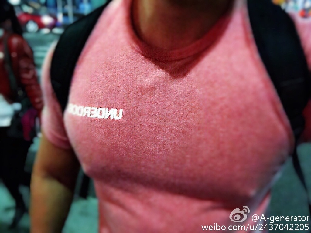asianhunk-pecs-nips-asses:  Do you like seeing dudes flaunting their uncontrollably