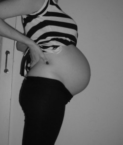 bigboobs39jj:  this is me at 18 weeks pregnant 