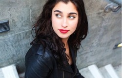 silence-heart:  ART 🌹   Lauren with leather jacket, ripped jeans and RED LIPSTICK can make mass murdered 