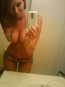 girlfriend-selfies:  See even more free naked selfies at NUDE GIRLFRIEND SELFIES!