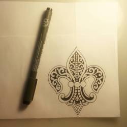 I&rsquo;m working on a fleur de lis for an appointment.  #tattoo #apprentice #fleurdelis #ravenseyeink #art #drawing #artistsoninstagram #artistsontumblr  (at Raven&rsquo;s Eye Ink)