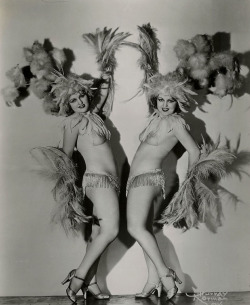gmgallery:  The Rose Twins Photographed by  &ndash;  Murray Korman   (ca. 1930s)