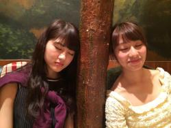 nogibaby-blog:乃木坂46  若月佑美  桜井玲香 Wakatsuki Yumi &amp; Sakurai Reika  From Akimoto Manatsu blog どこかのカップル（笑） Couple from somewhere (LOL) 