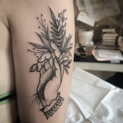 electrictattoos:  nomicheese:  Birthday plants for a birthday babe ðŸ˜˜  Nomi Chi