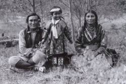 tate-iyohiwin:  iweon:  A very beautiful image of these smiley blackfoot. It seemed everything was alright… Photograph by Mary T. S. Schaffer in 1907.    I just love how humanizing this is, it’s the first time I’ve seen us not depicted as the stoic