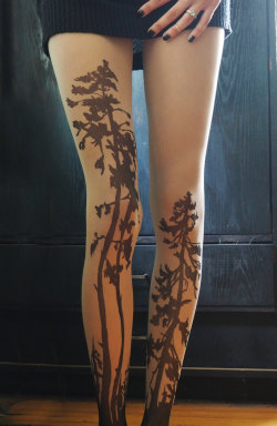culturenlifestyle: Stunning Hand Painted Tights Mimic Tattoo Designs on the Skin Bulgarian designer Silvana Ilieva design stunning hand painted tights, influenced by ancient Asian techniques. Inspired by animal and floral imagery, Ilieva offers her unique